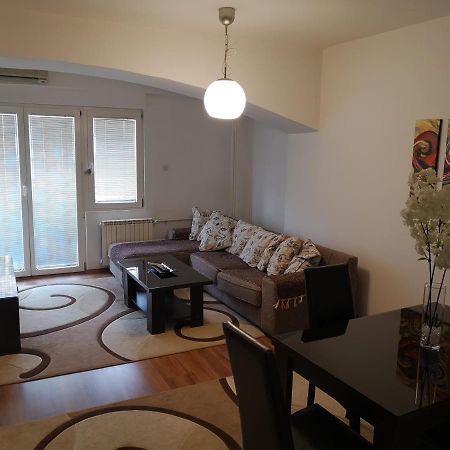 Hello Apartment Skopje Bagian luar foto
