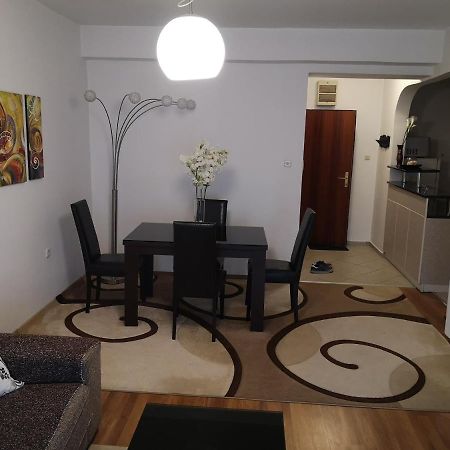 Hello Apartment Skopje Bagian luar foto