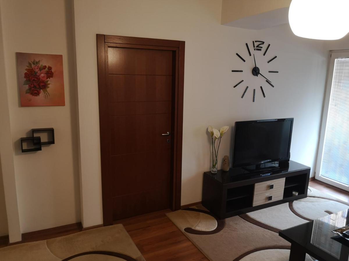 Hello Apartment Skopje Bagian luar foto
