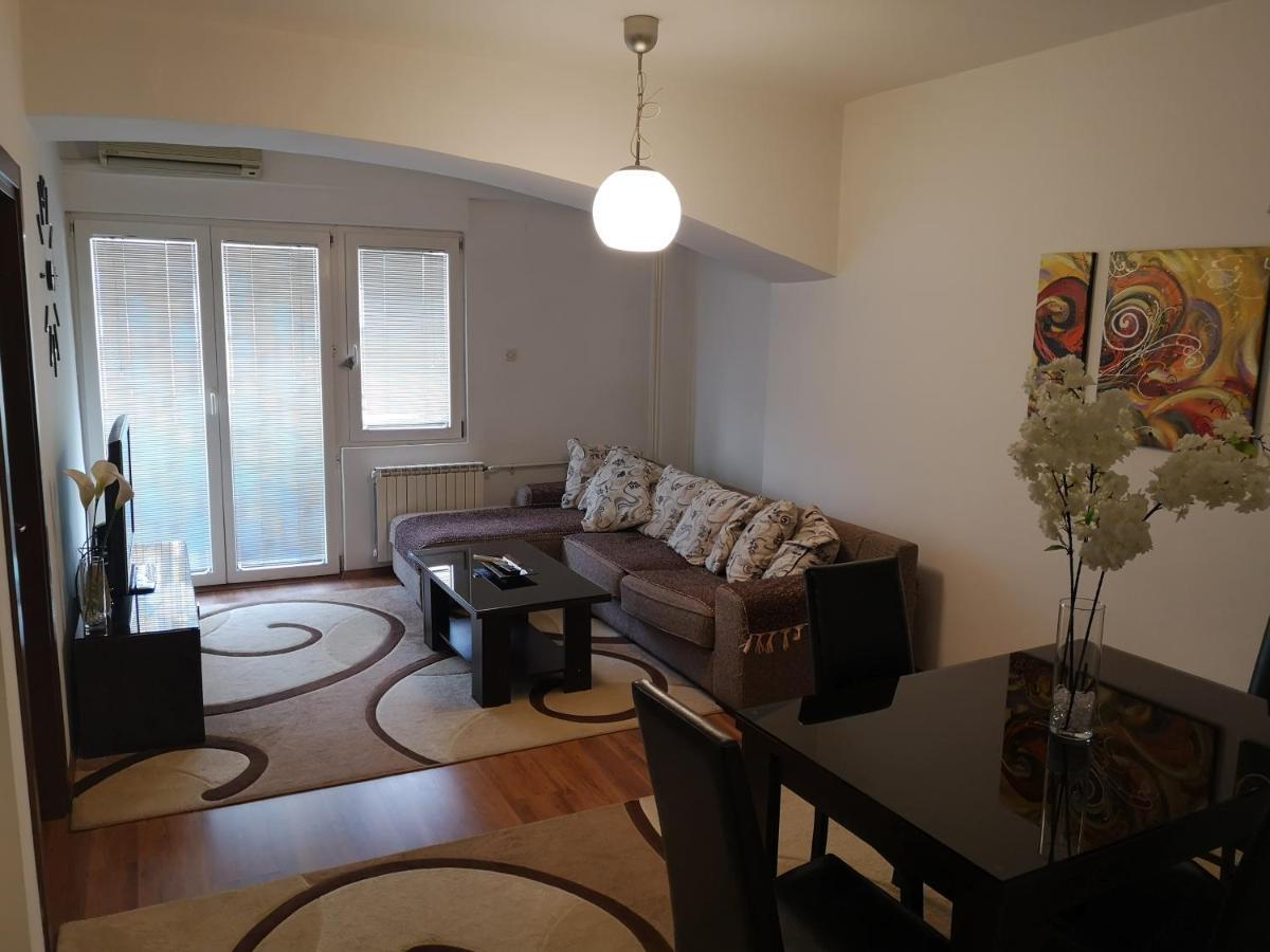 Hello Apartment Skopje Bagian luar foto
